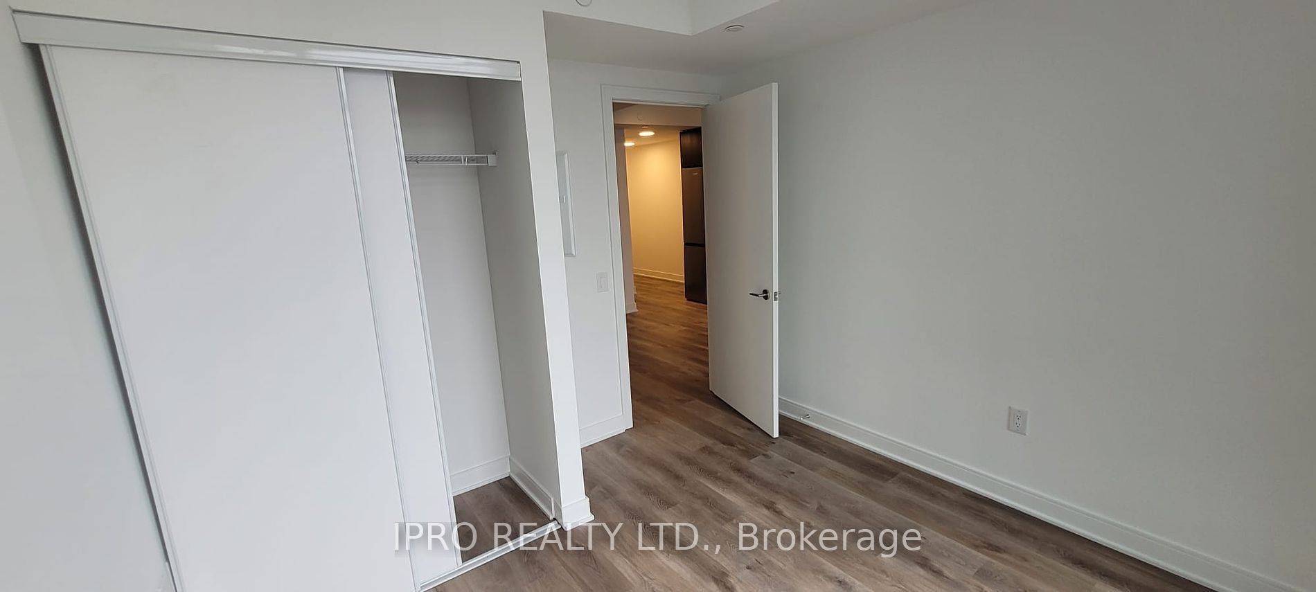Mississauga, ON L5A 1W4,86 Dundas ST E #821