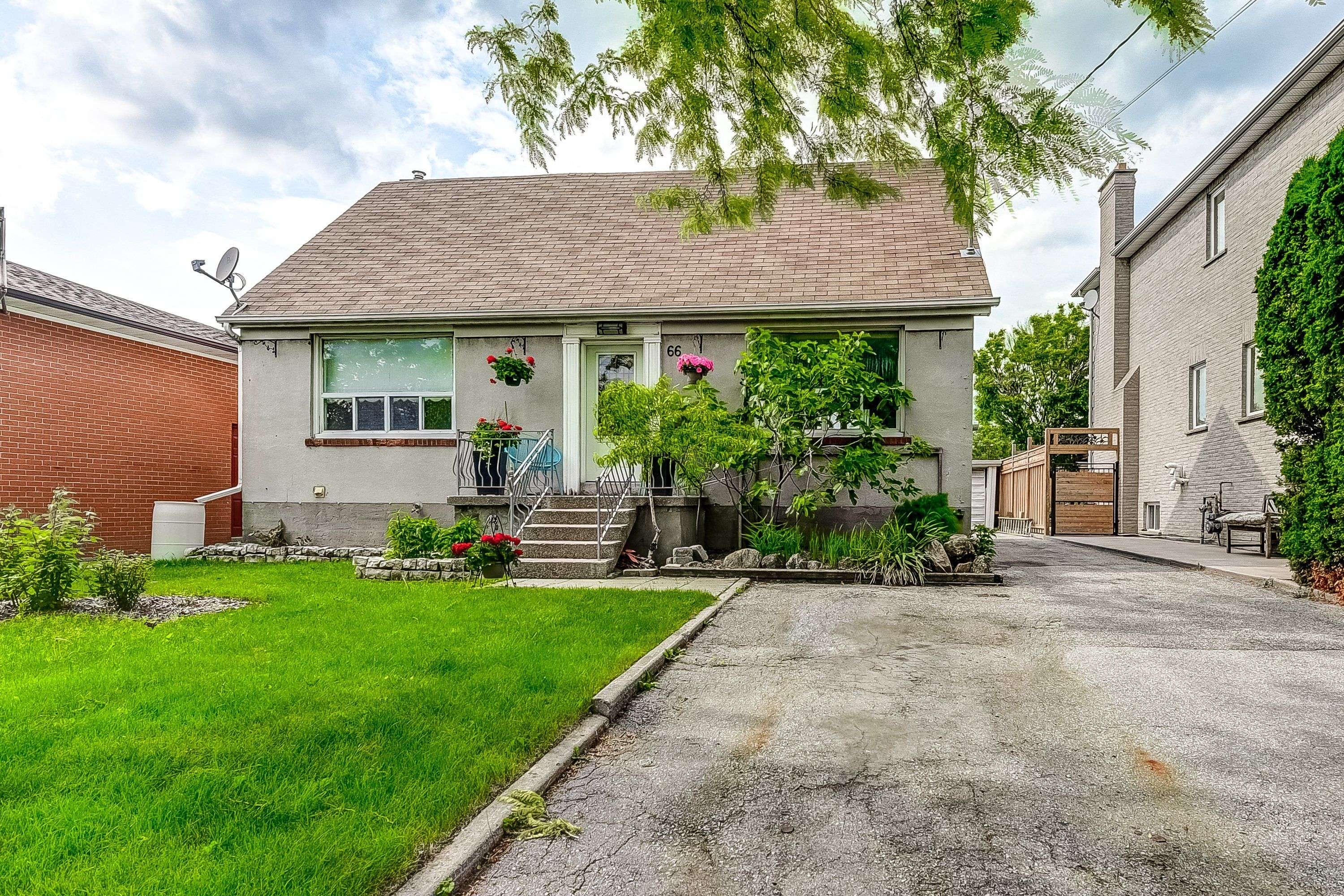 Toronto W04, ON M6A 1T9,66 Cartwright AVE