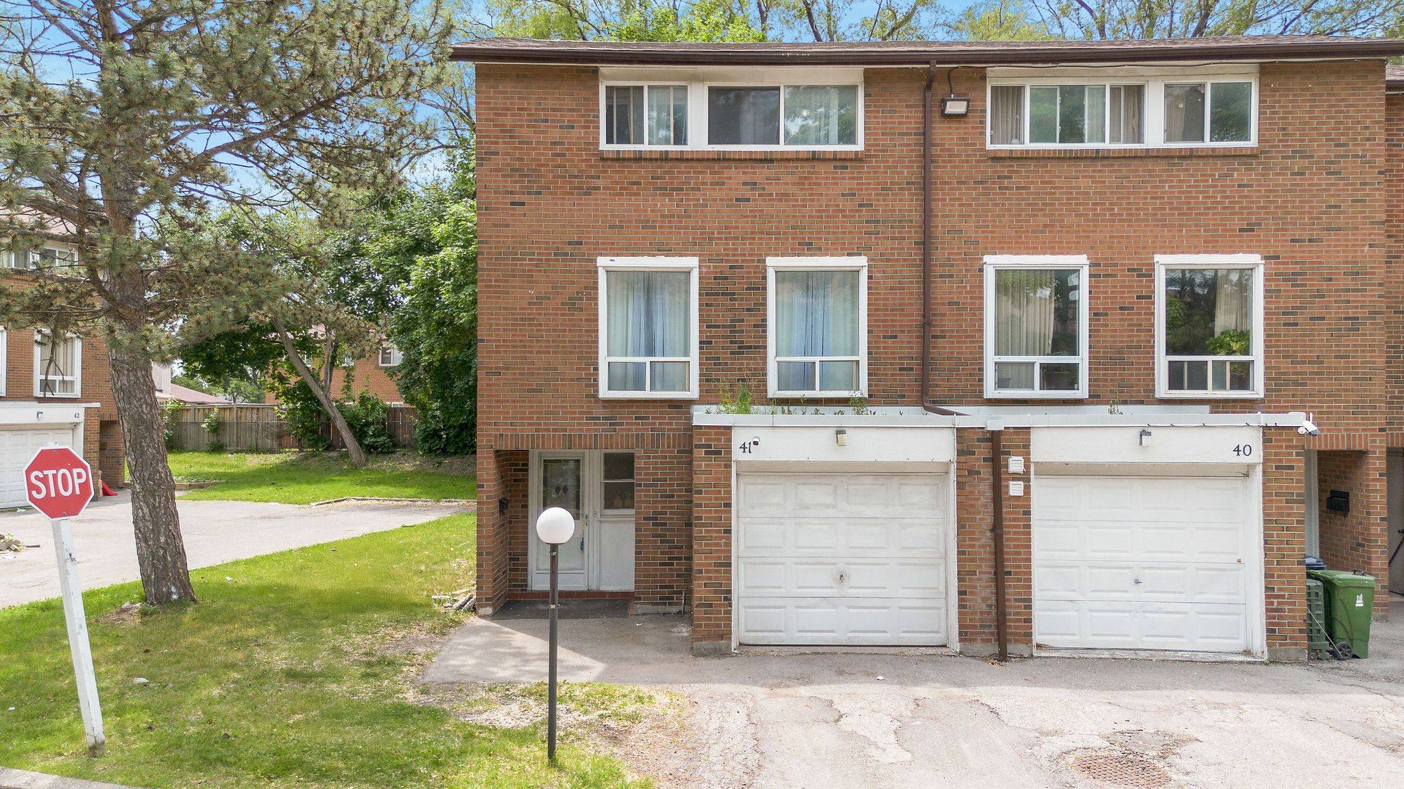 1559 Albion RD #41, Toronto W10, ON M9V 1B2