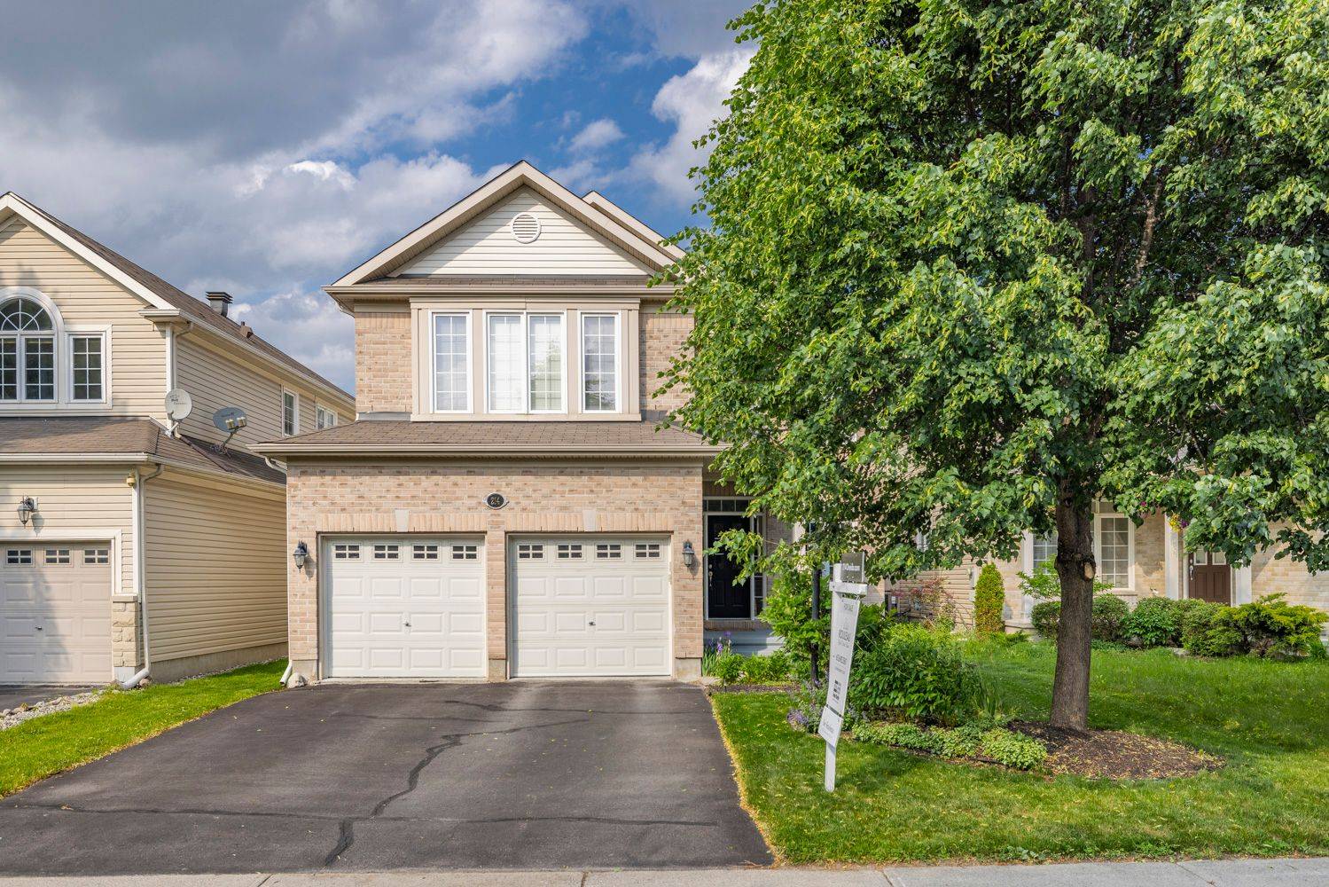 Barrhaven, ON K2J 0M3,214 ONEIDA TER