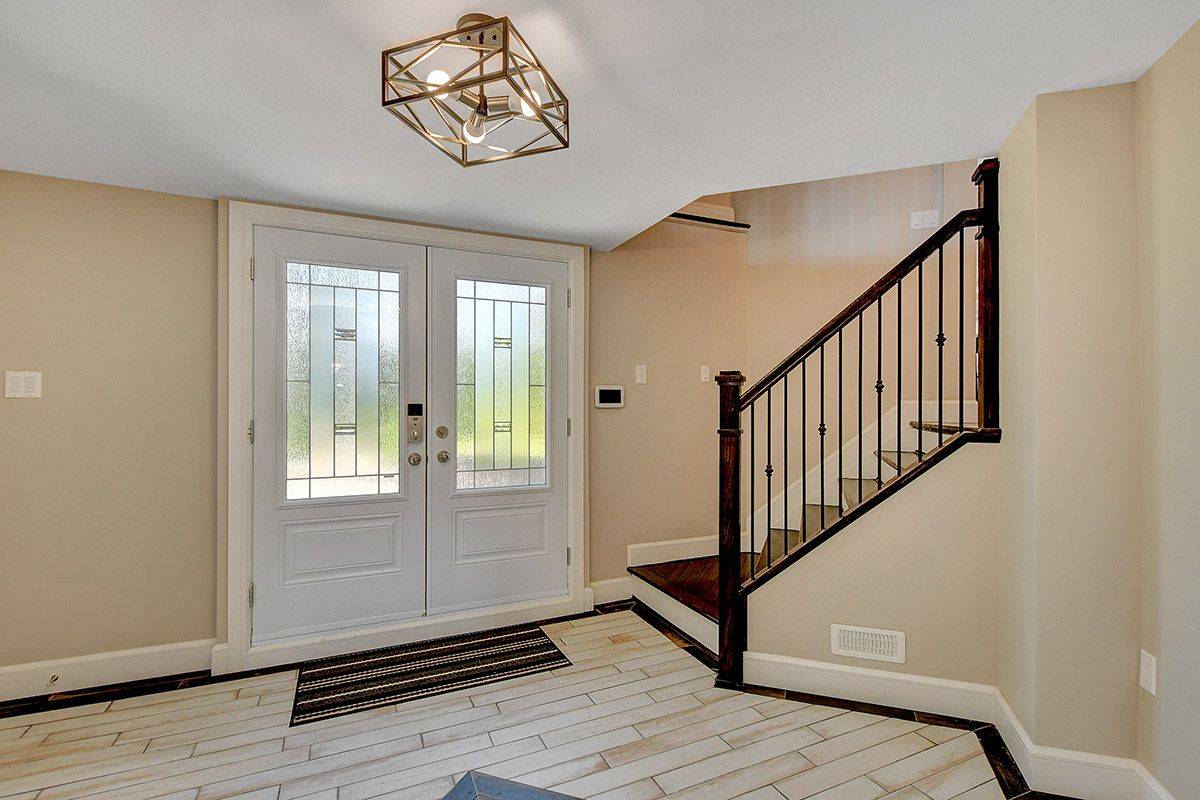 Barrhaven, ON K2J 3Z7,25 Bren Maur RD