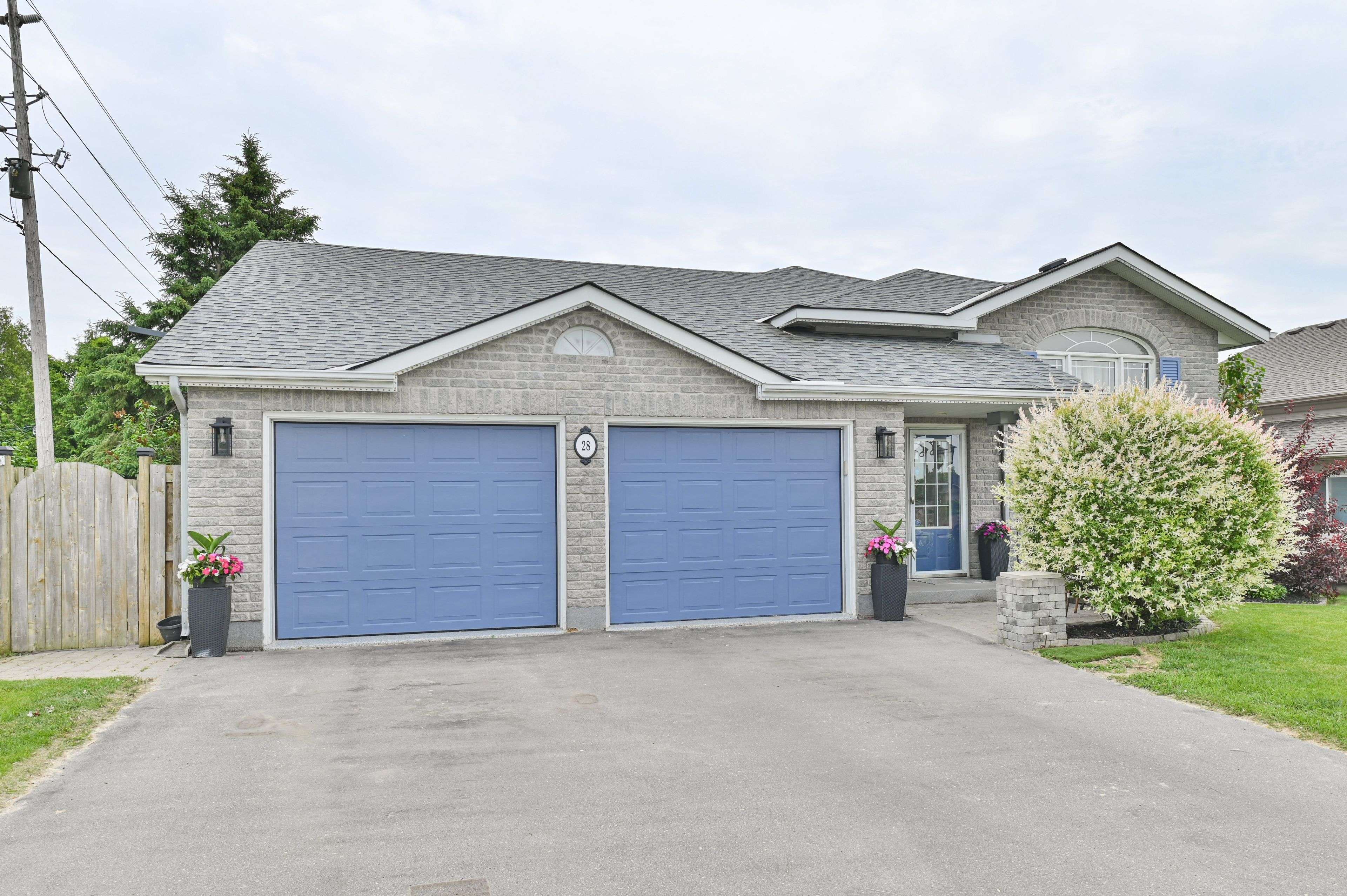 Quinte West, ON K8V 4B1,28 Belvedere RD
