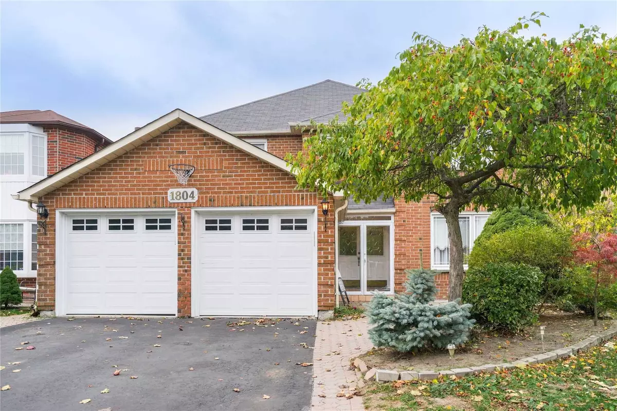 Pickering, ON L1V 5V2,1804 Forestview DR E