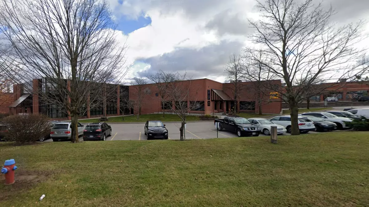 Richmond Hill, ON L4B 1K4,65 Beaver Creek RD W #102/104