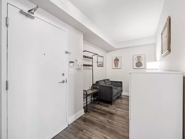 Toronto C13, ON M3C 4J1,120 Dallimore CIR #814
