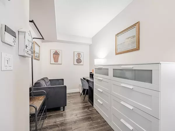 Toronto C13, ON M3C 4J1,120 Dallimore CIR #814