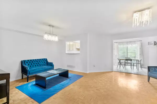 Richmond Hill, ON L4S 1V7,10 Breezeway CRES