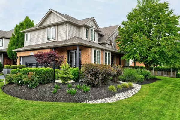 10 Georgian Meadows DR, Collingwood, ON L9Y 5N3