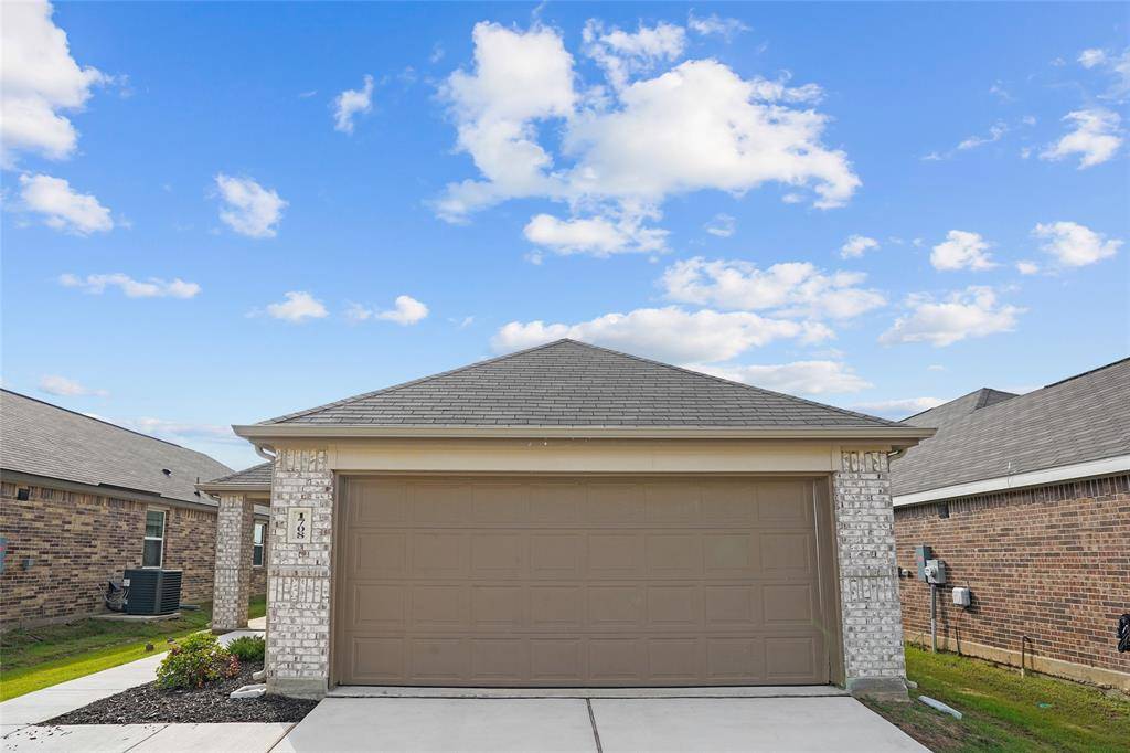 1708 Luke Street, Ennis, TX 75119