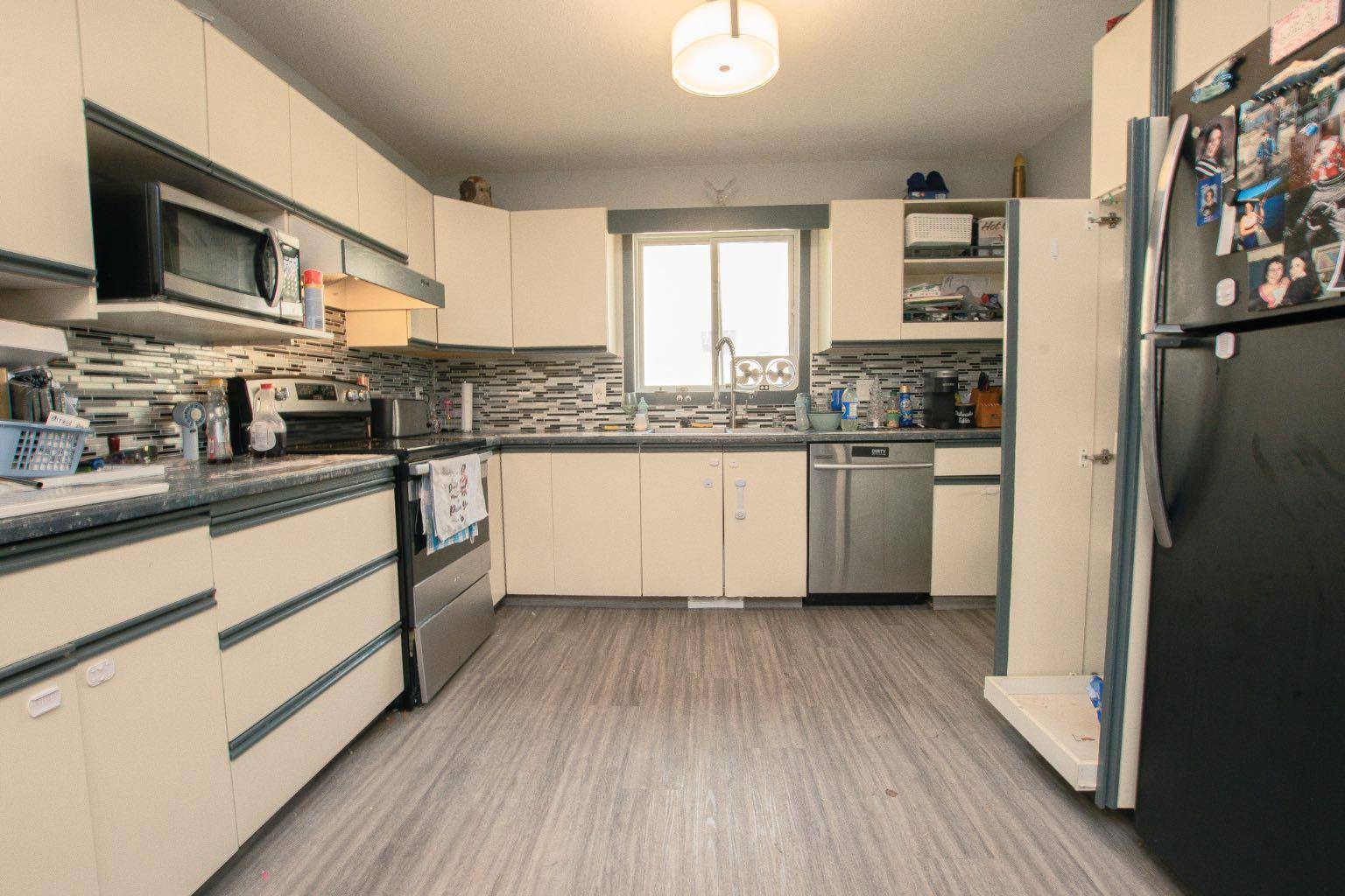 Grande Prairie, AB T8X 1G4,8914 103 AVE