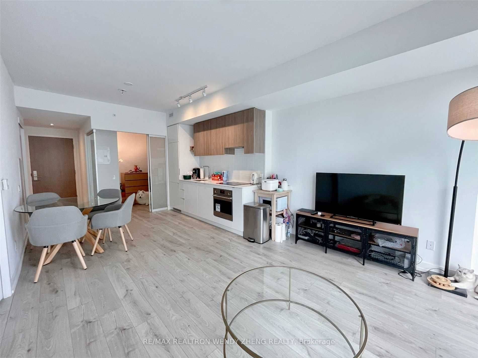 Toronto C10, ON M4P 1P9,161 Roehampton AVE #1207