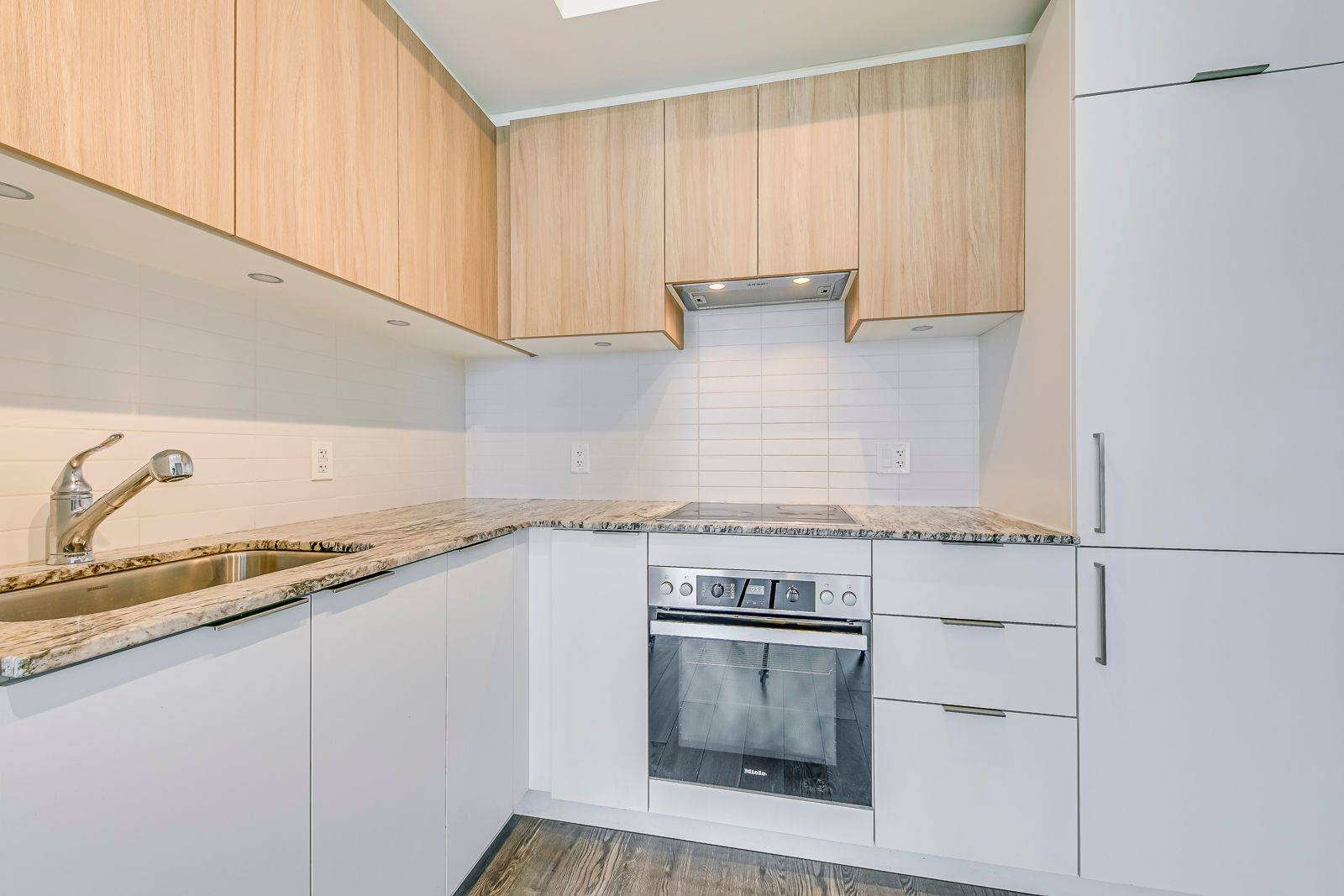 Toronto C13, ON M3C 3M9,20 O'Neill RD #1118