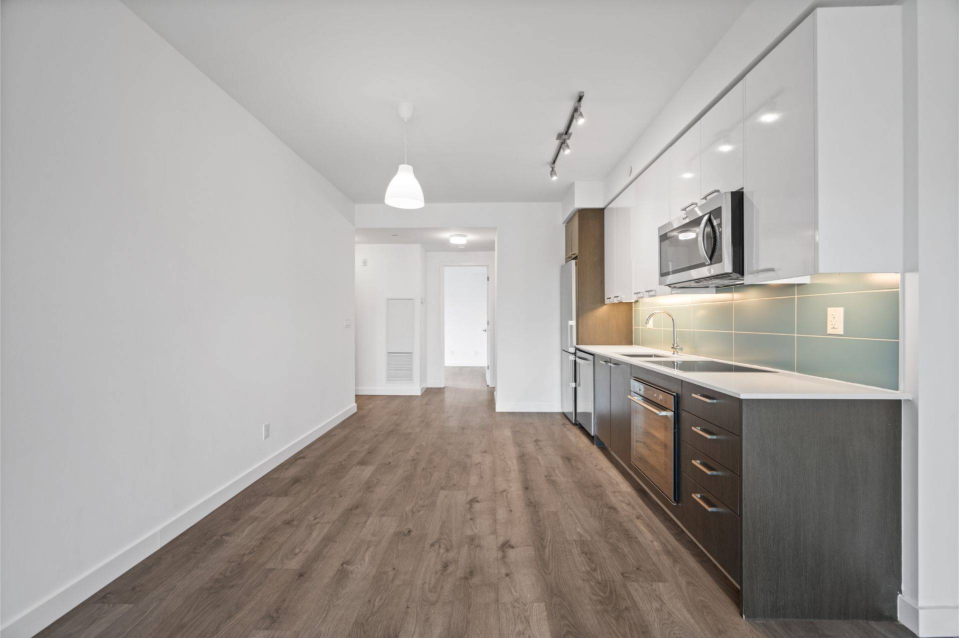 Toronto C03, ON M6C 0B1,109 Vaughan RD #305