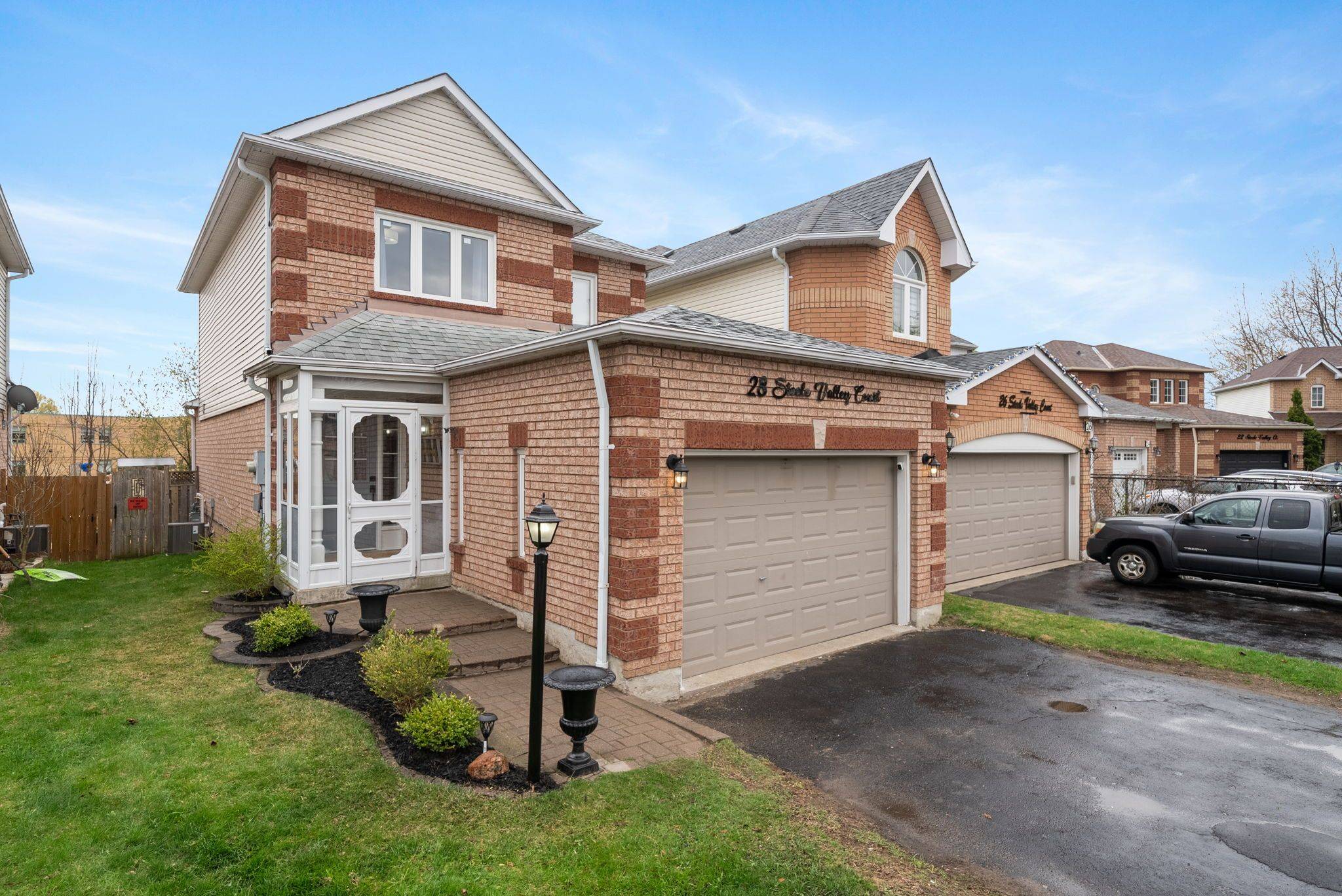Whitby, ON L1R 2M3,28 Steele Valley CT