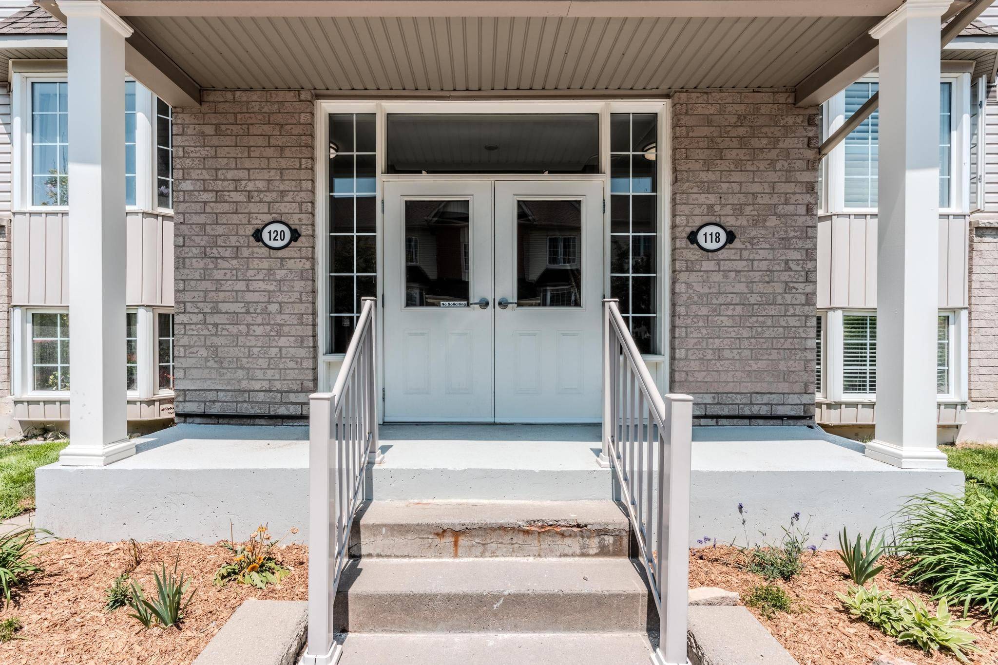Whitby, ON L1R 0A2,120 Petra WAY #3