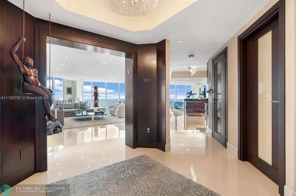 Hollywood, FL 33019,2711 S Ocean Dr  #2902