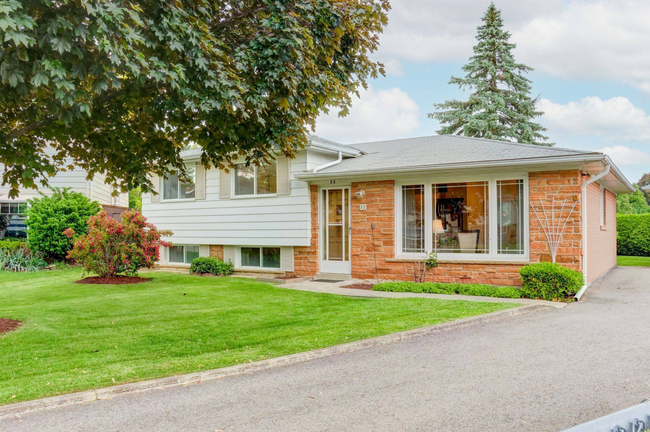 Brampton, ON L6W 2N1,22 Belfountain CT