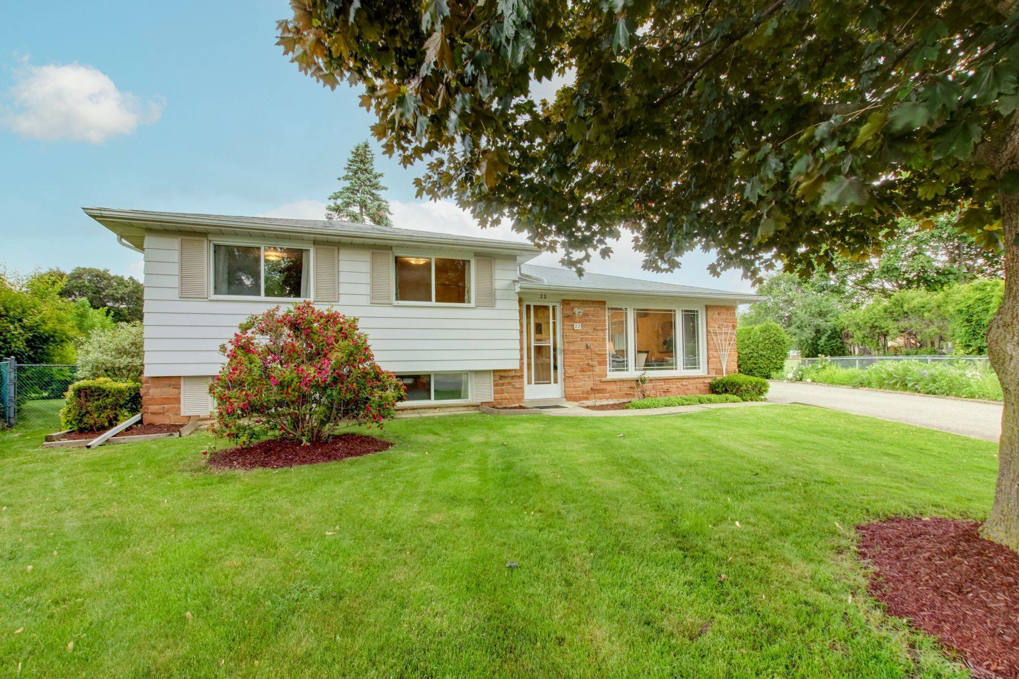 Brampton, ON L6W 2N1,22 Belfountain CT