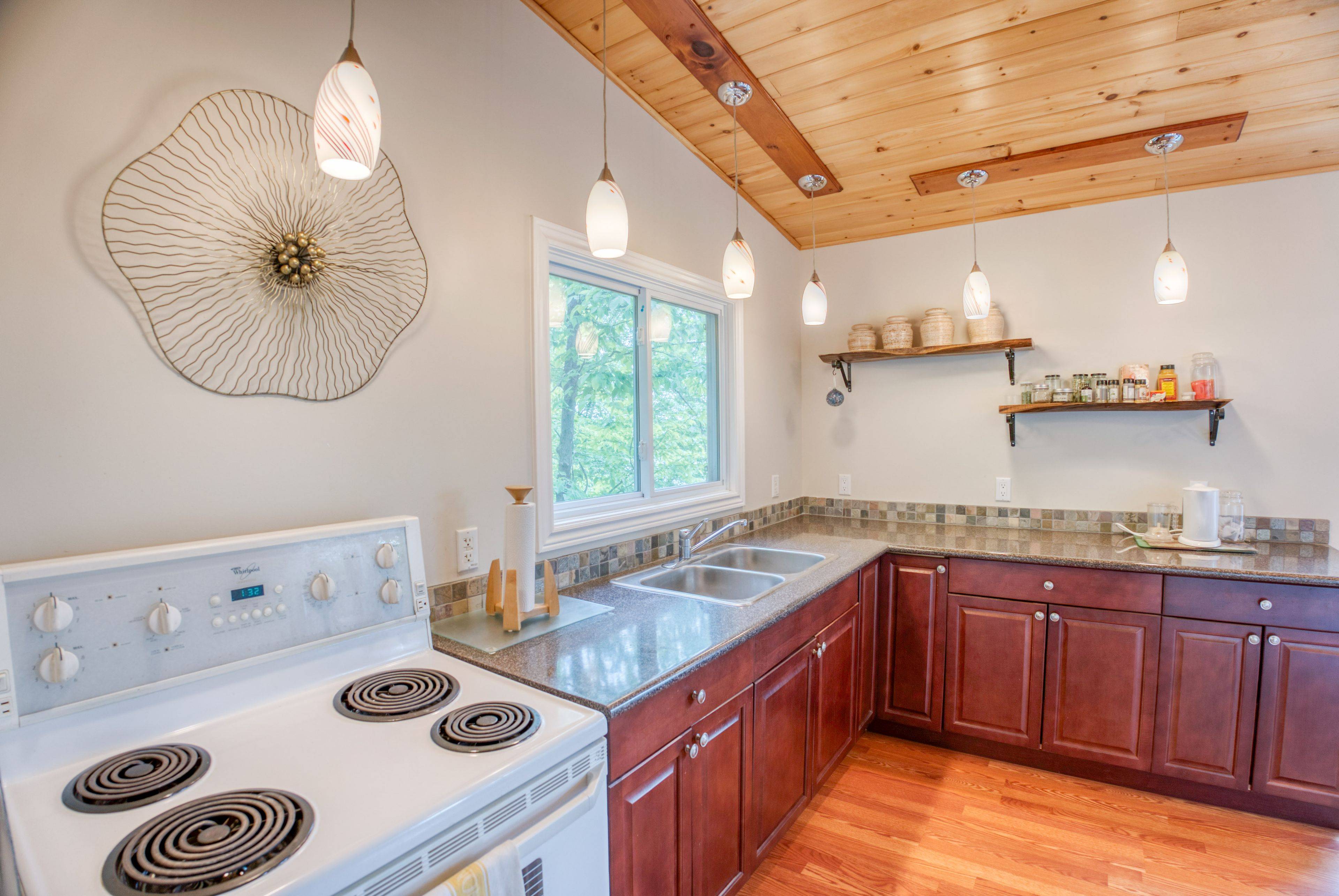Frontenac, ON K0H 2P0,1076 Valley LN
