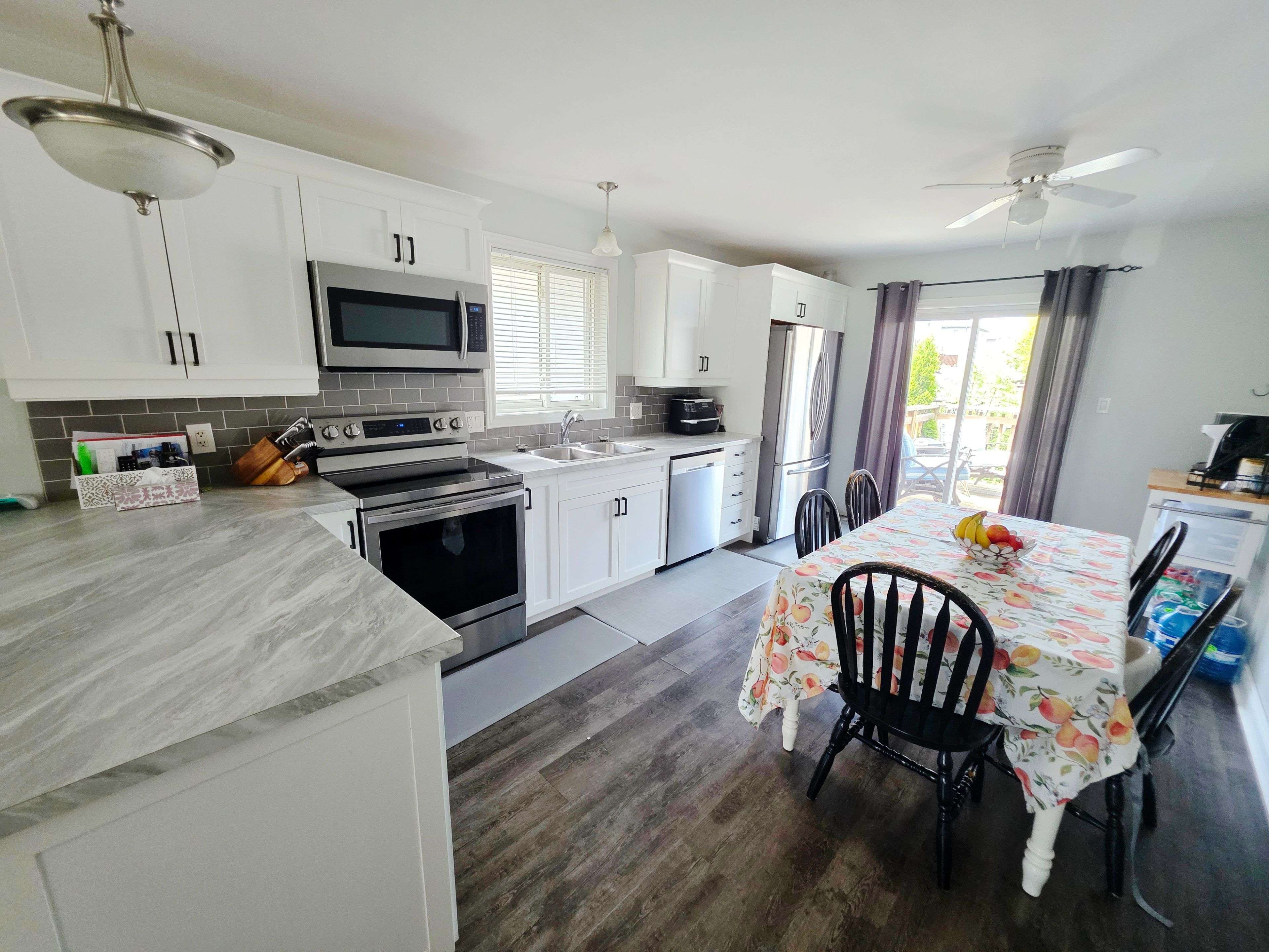 Kawartha Lakes, ON K9V 0B8,124 Mary ST W