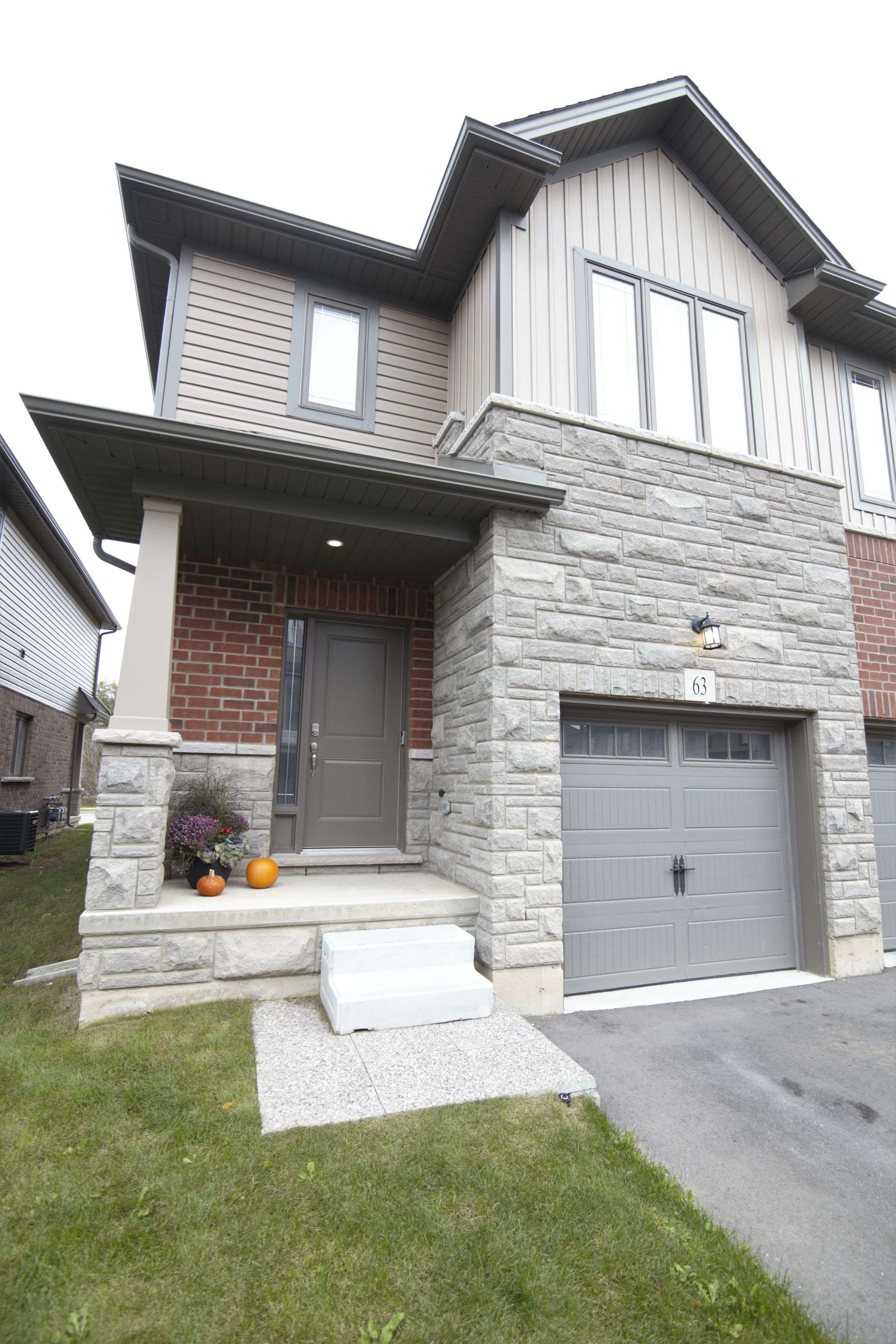 Brantford, ON N3T 0R6,77 Diana AVE #63