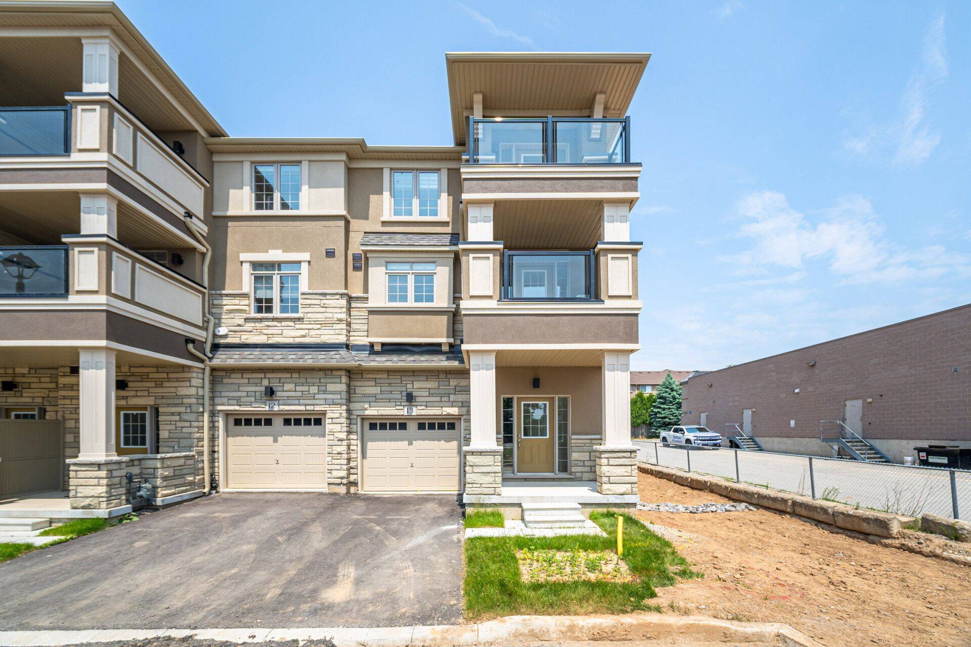 305 Garner RD W #13, Hamilton, ON L9G 3K9