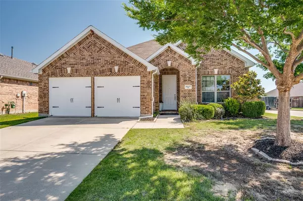 2617 Castle Creek Drive,  Little Elm,  TX 75068