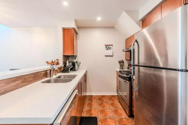 Whitby, ON L1R 0A2,120 Petra WAY #3