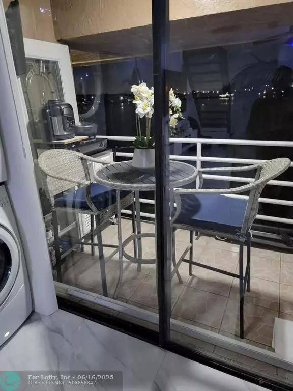 Hialeah, FL 33016,2758 W 60th St #55