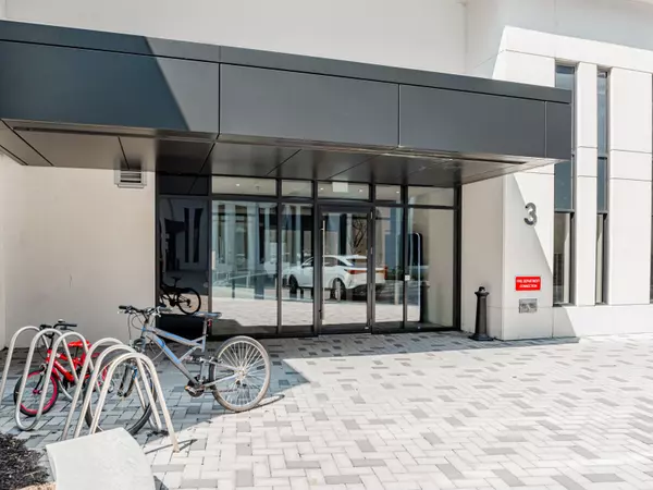 Richmond Hill, ON L4C 0T4,3 Rosewater ST #201W