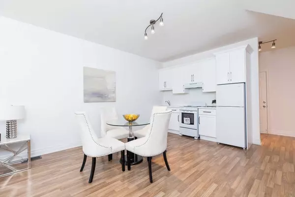 Mississauga, ON L5M 1M7,128B Church ST N