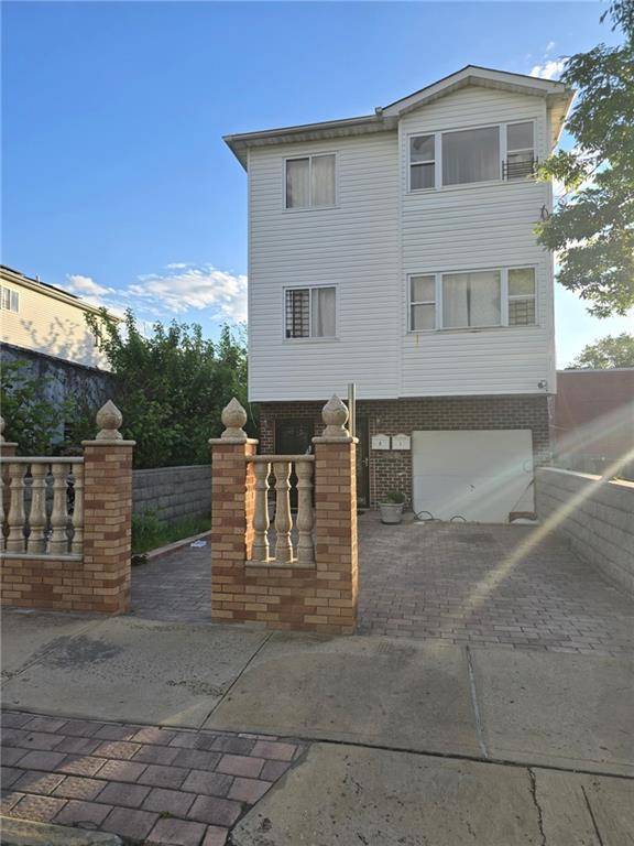 998 Crescent ST, Brooklyn, NY 11208