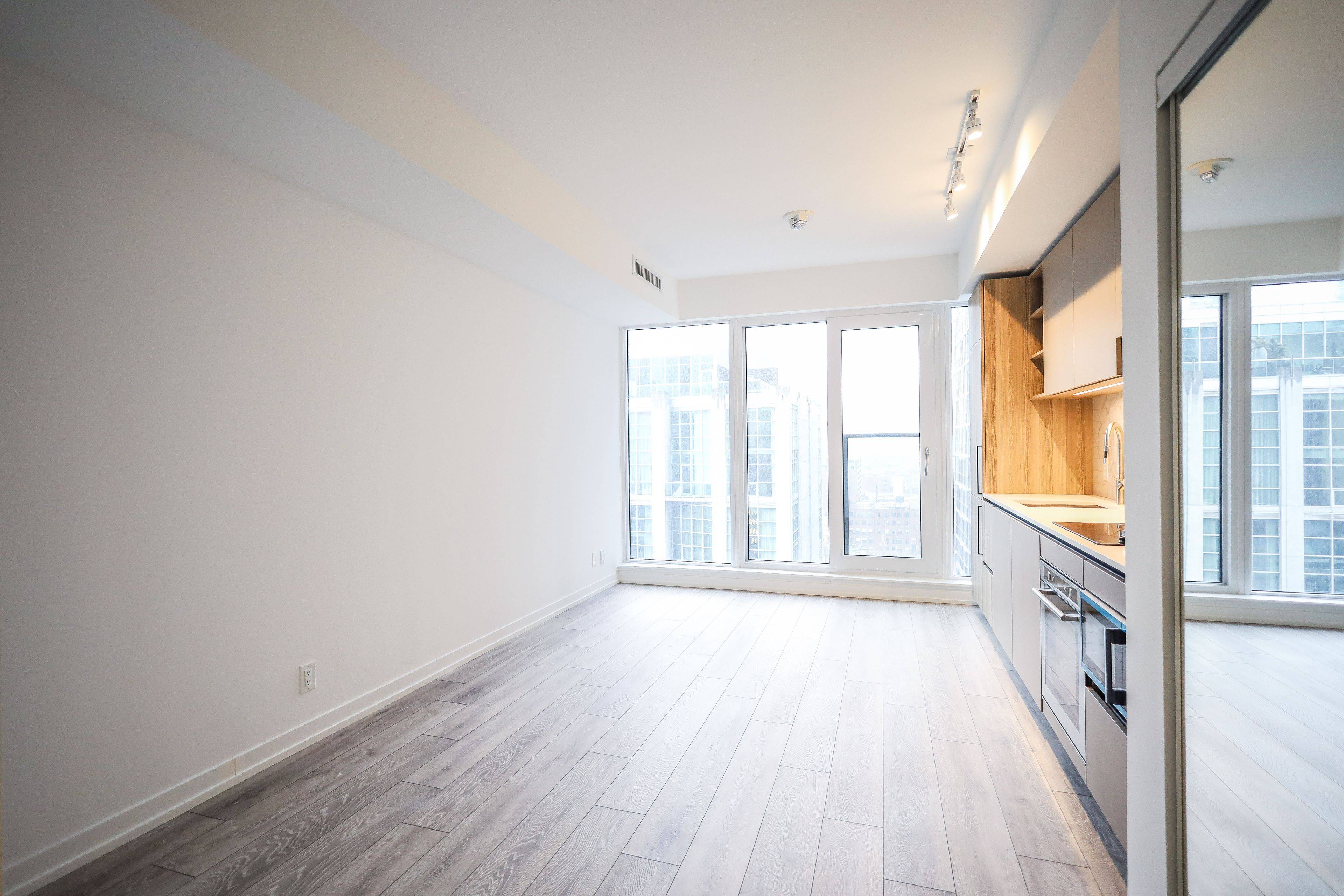 Toronto C01, ON M5V 3W2,55 Mercer ST #1703
