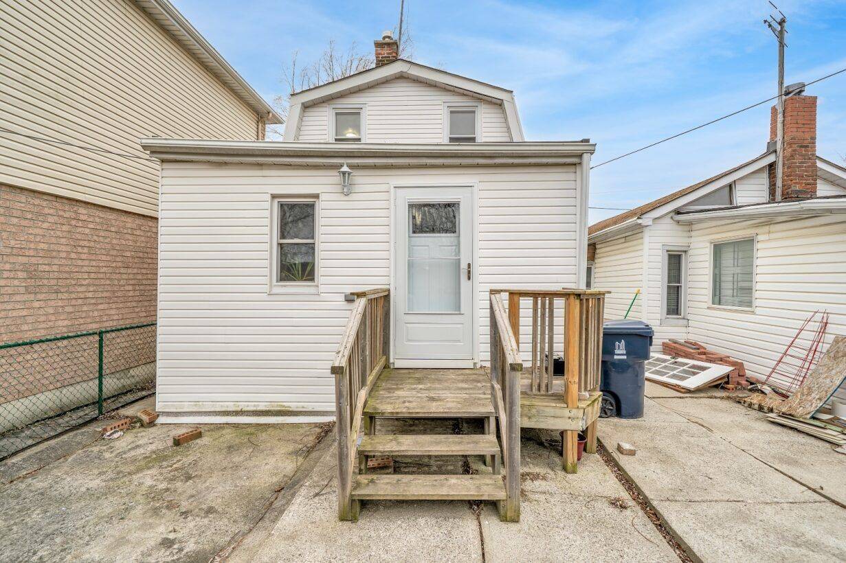 Toronto E06, ON M1N 3K6,81 Lillington AVE
