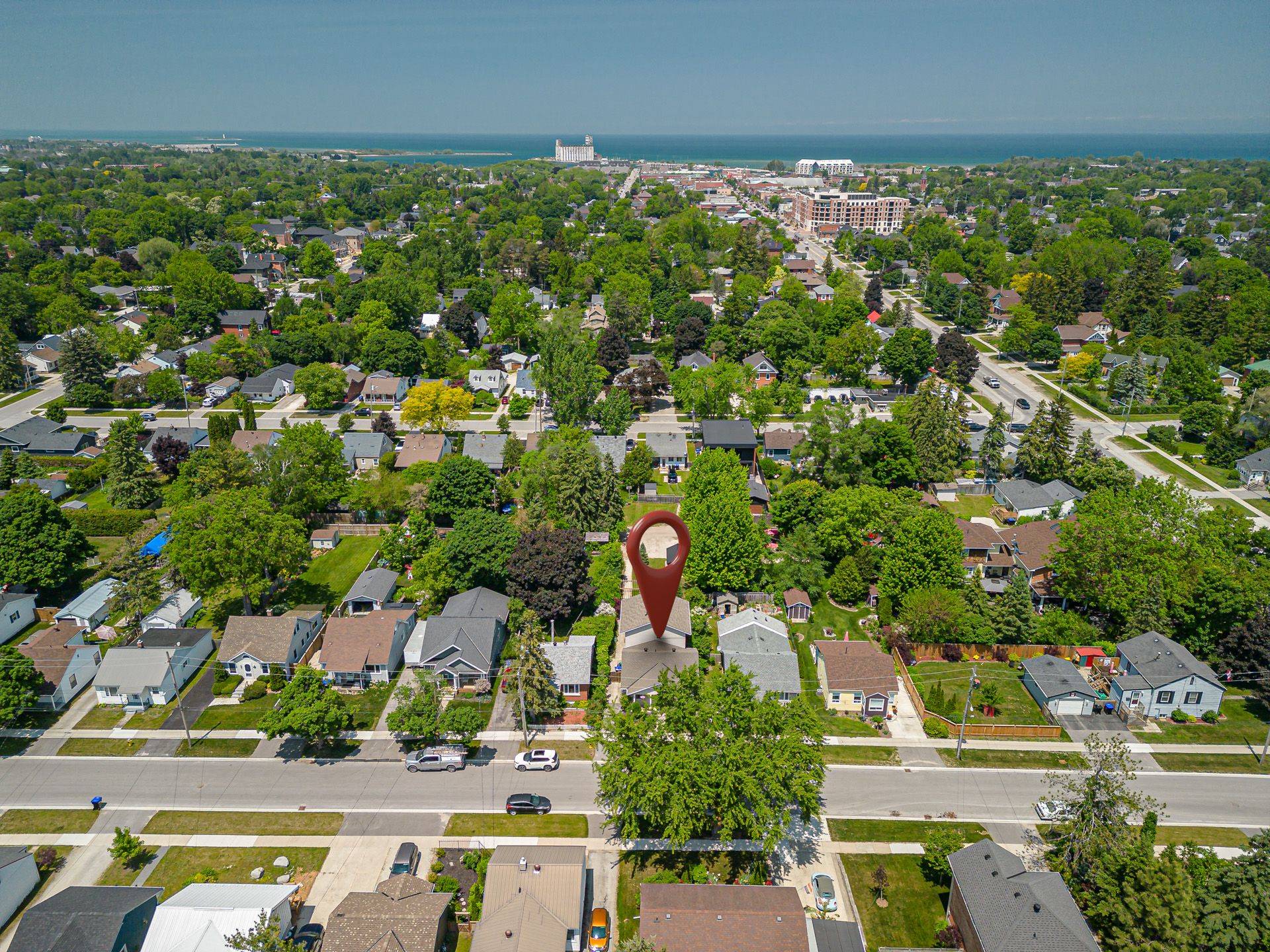 Collingwood, ON L9Y 2E9,17 Ninth ST