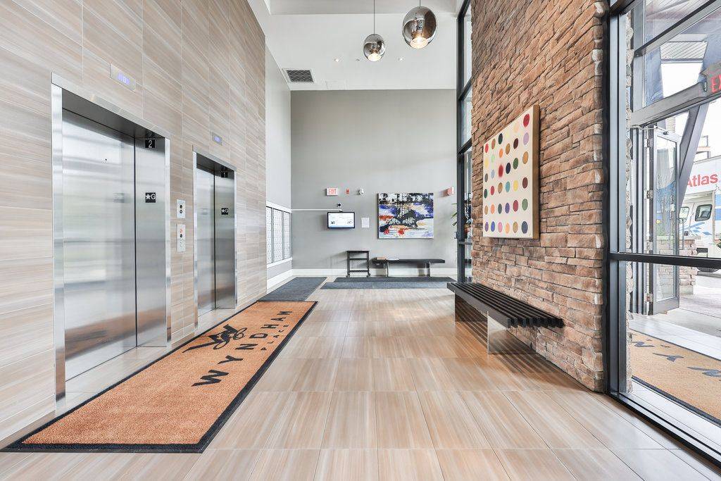 Oakville, ON L6K 0H7,128 Garden DR #207