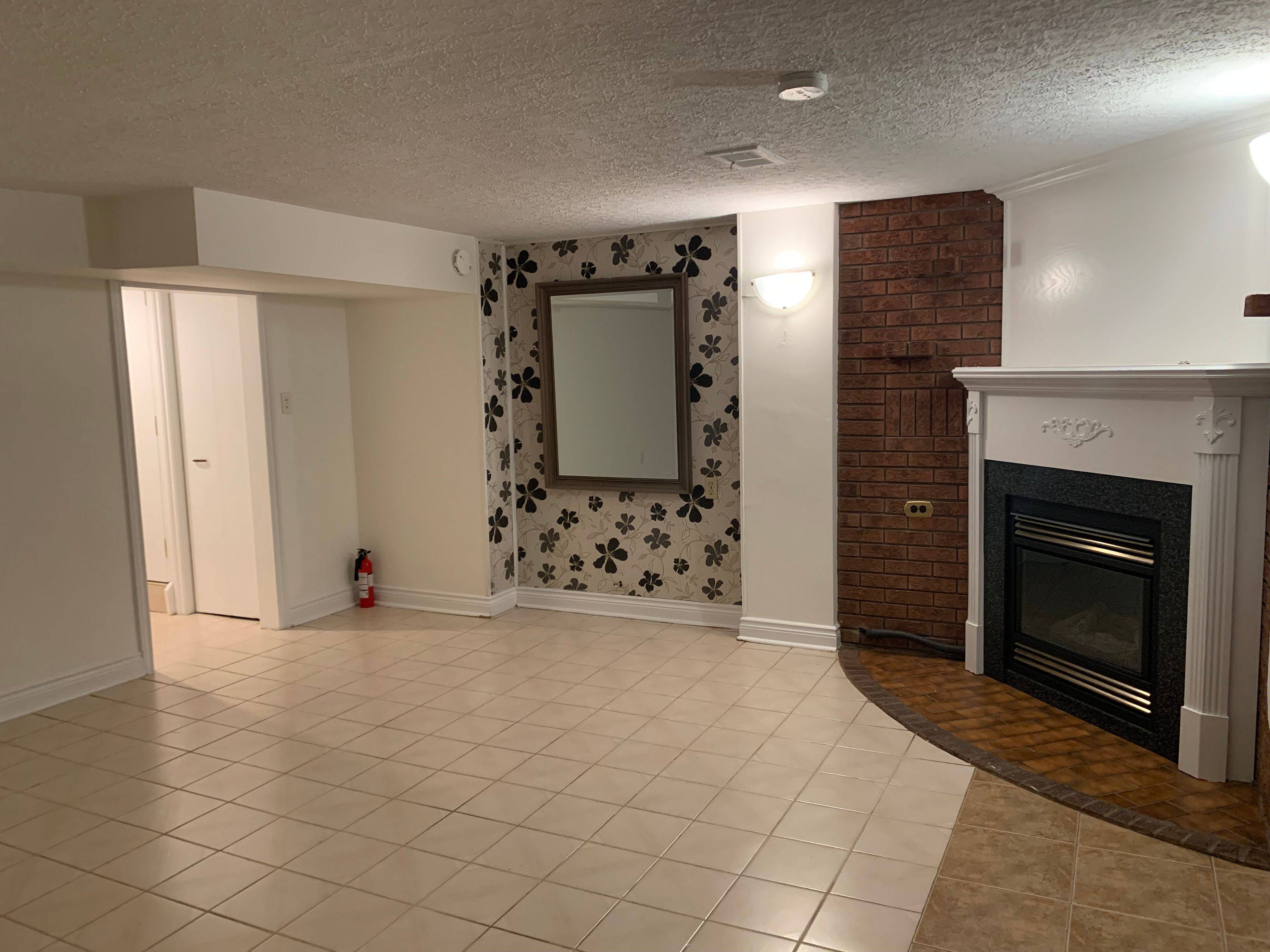 Toronto W04, ON M6B 3V8,35 Euphrasia DR #Lower