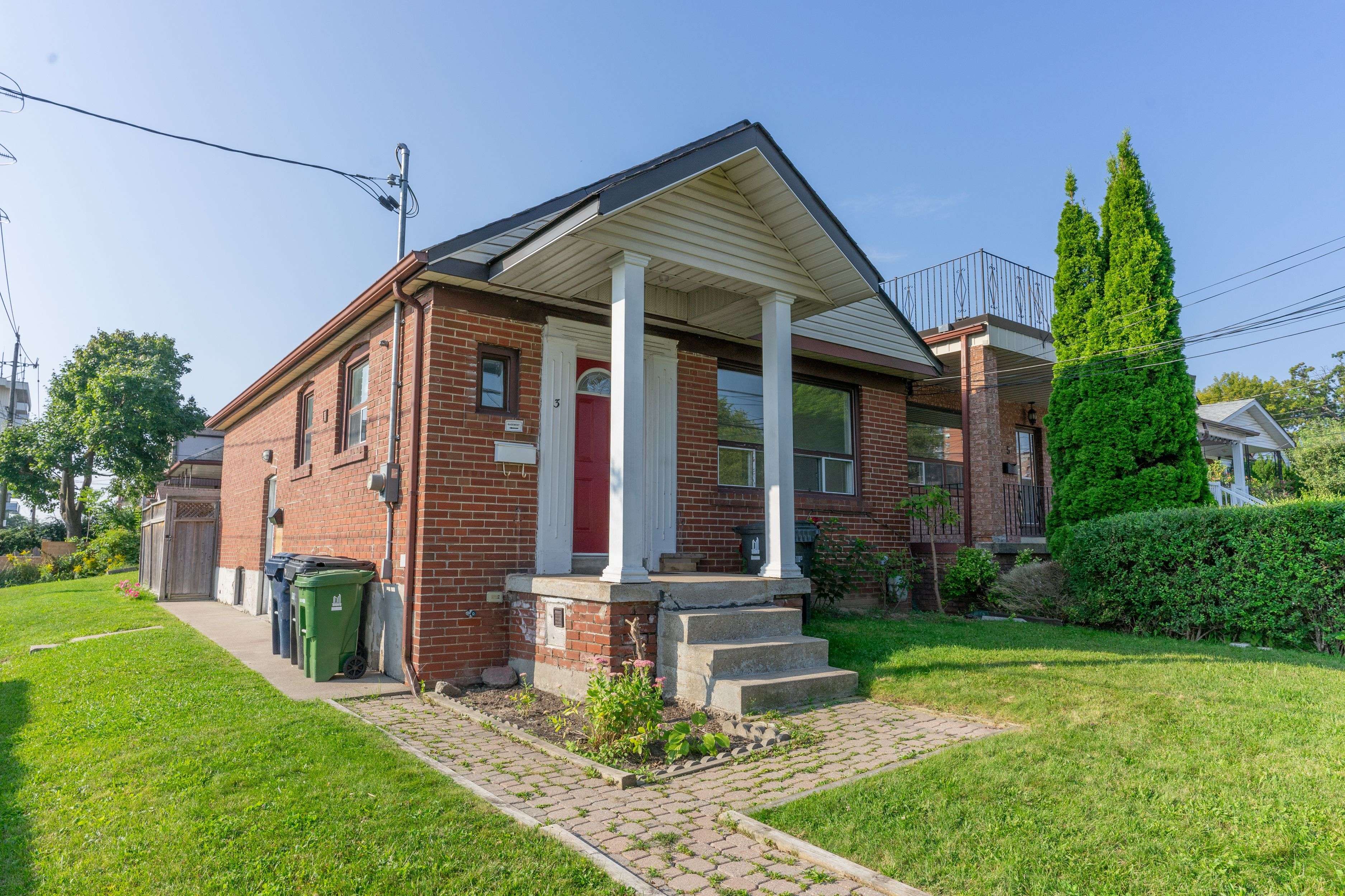 3 Venn CRES #Lower, Toronto W03, ON M6M 1S3