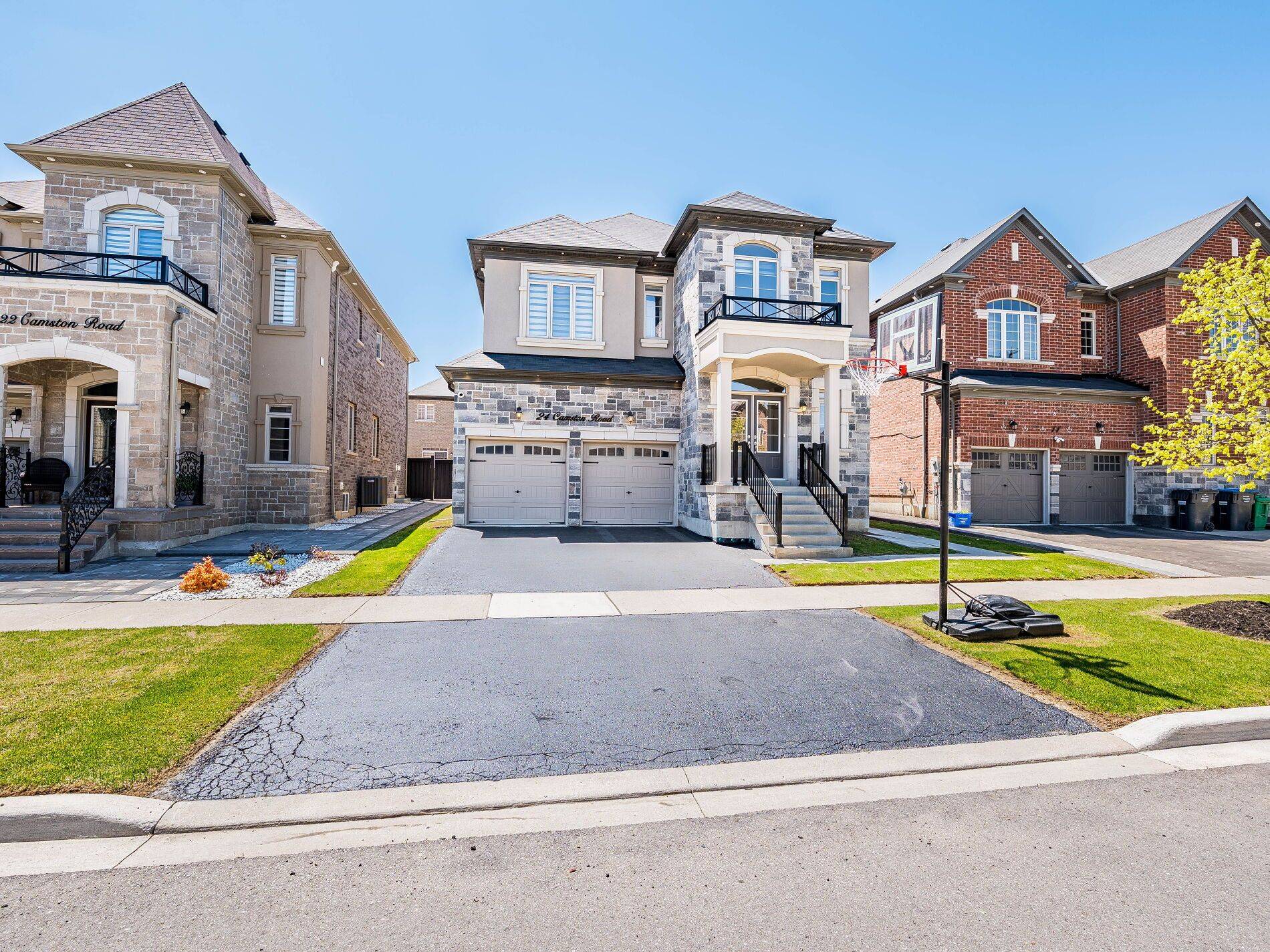 24 Camston RD, Brampton, ON L6P 4J8