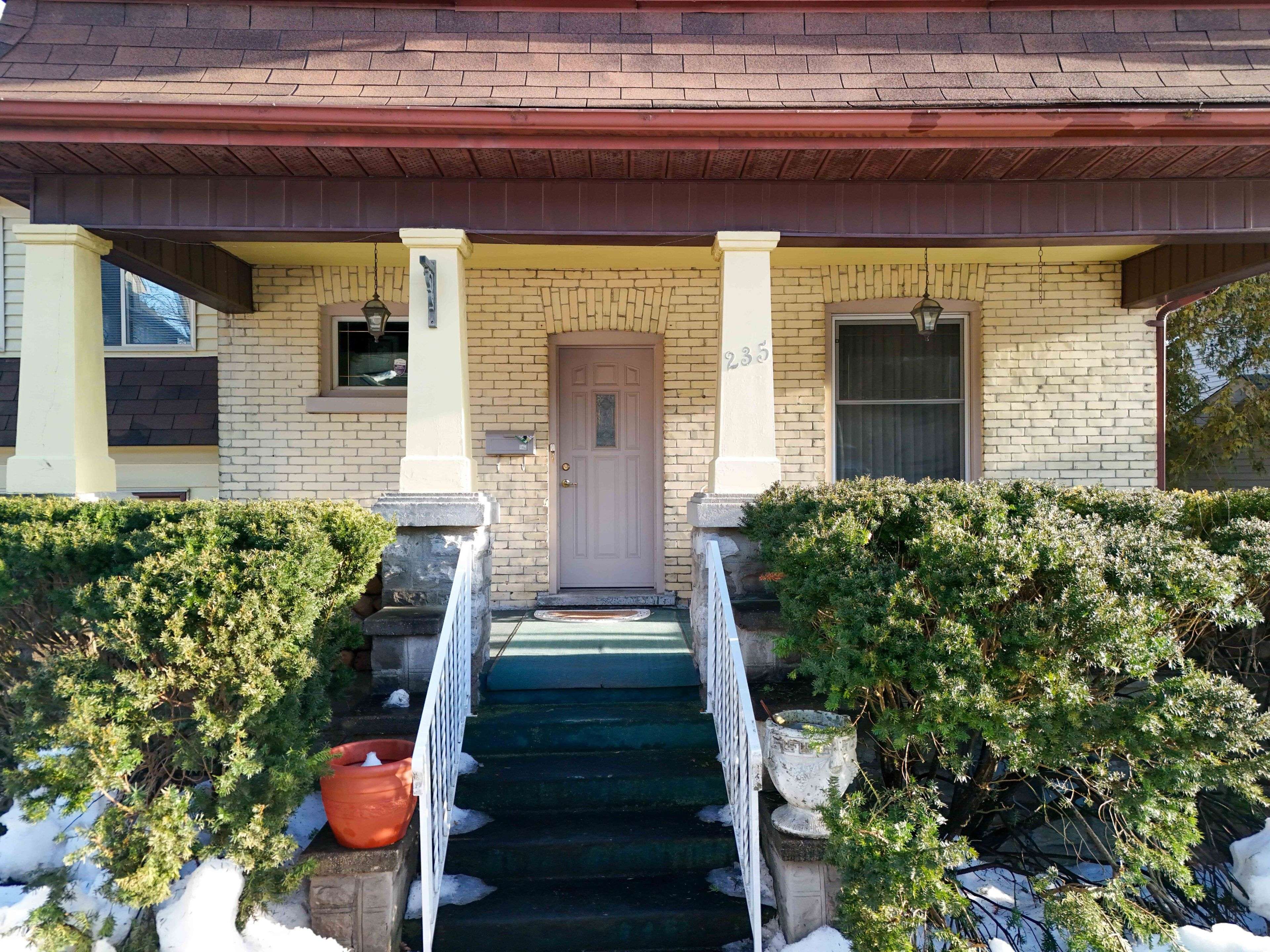 Stratford, ON N5A 4Y2,235 William ST
