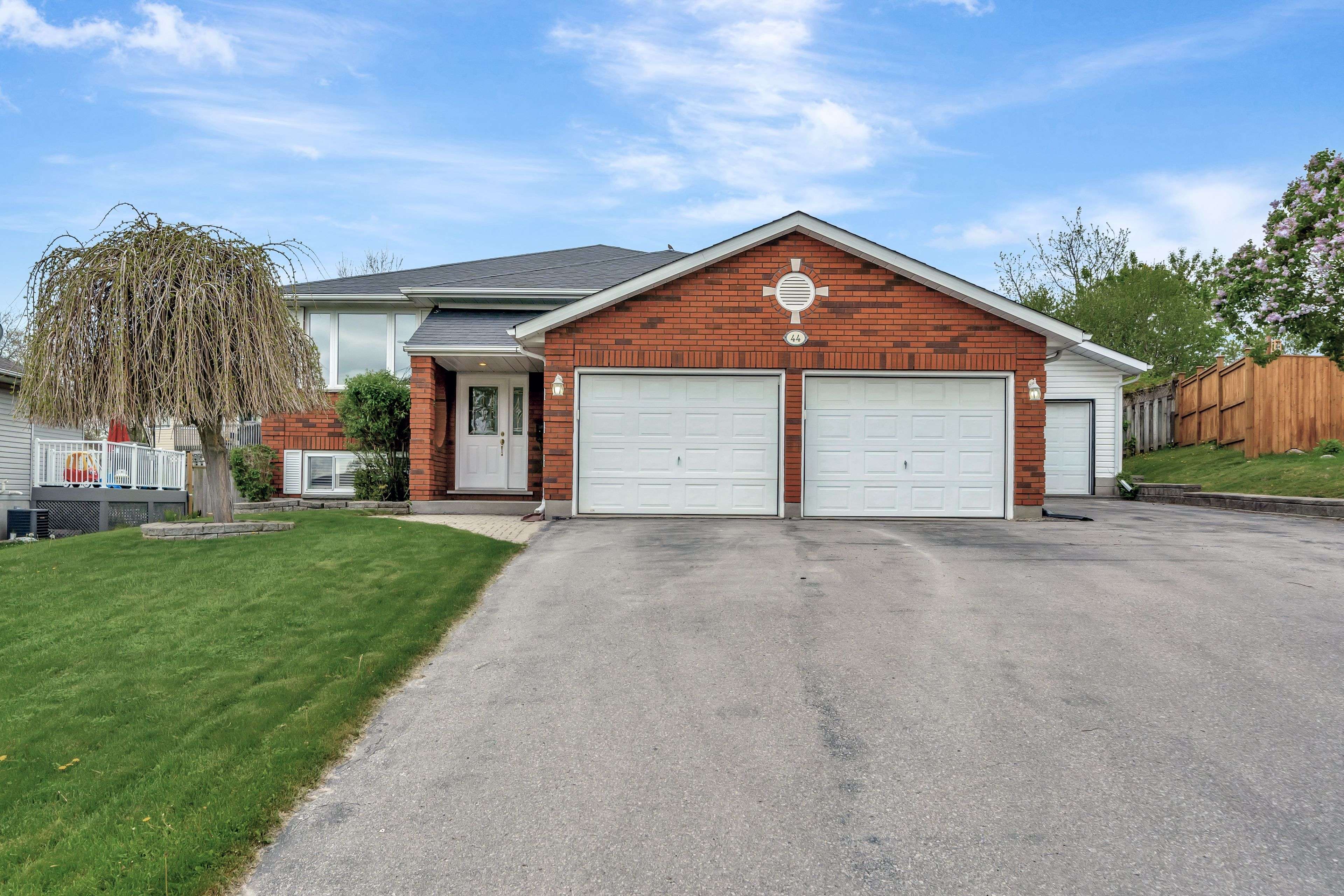 44 Bleeker AVE, Quinte West, ON K8V 6M8