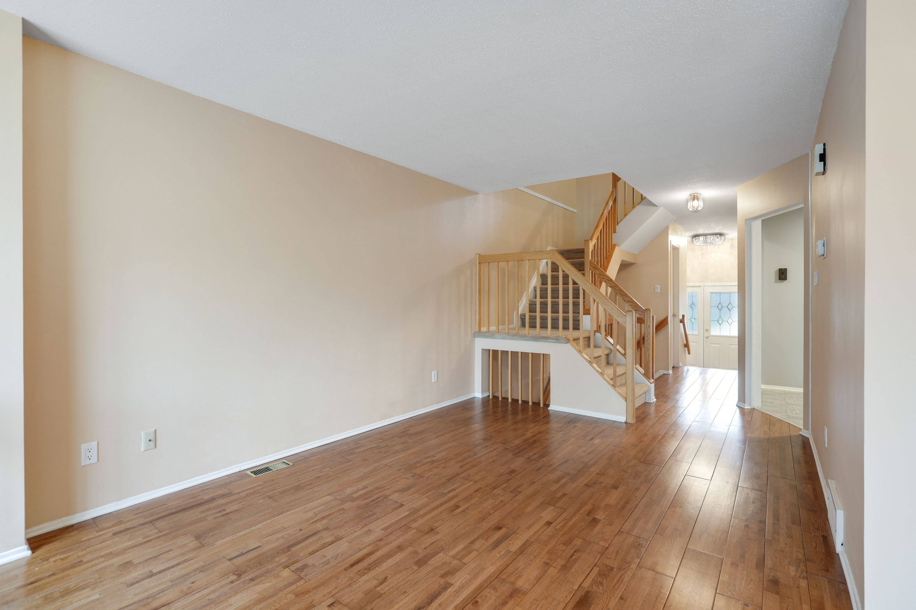 Barrhaven, ON K2J 3V7,7 Rueter ST