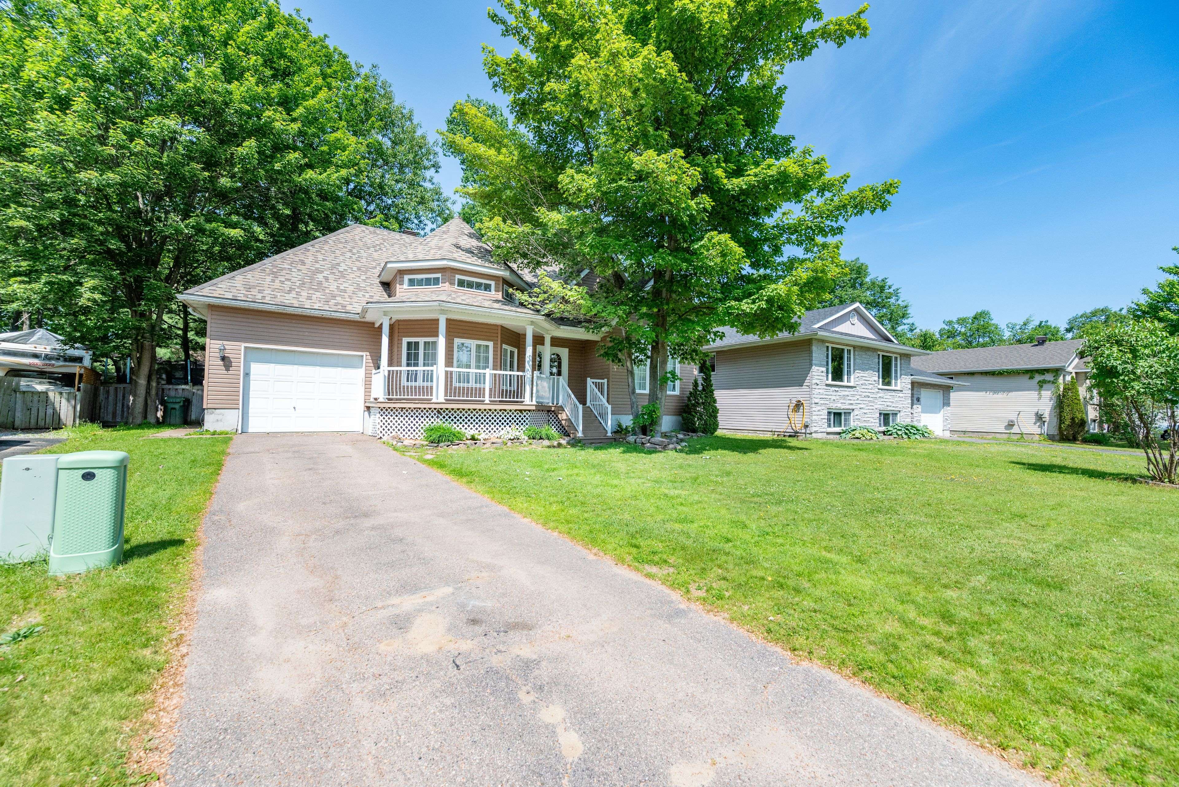 Petawawa, ON K8H 3R7,44 Bayshore DR