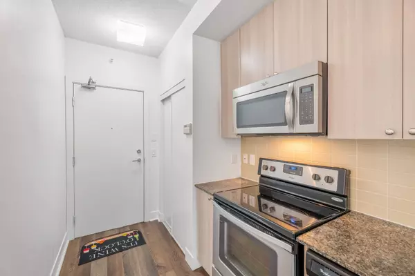 Toronto C10, ON M4S 0A7,68 Merton ST #208