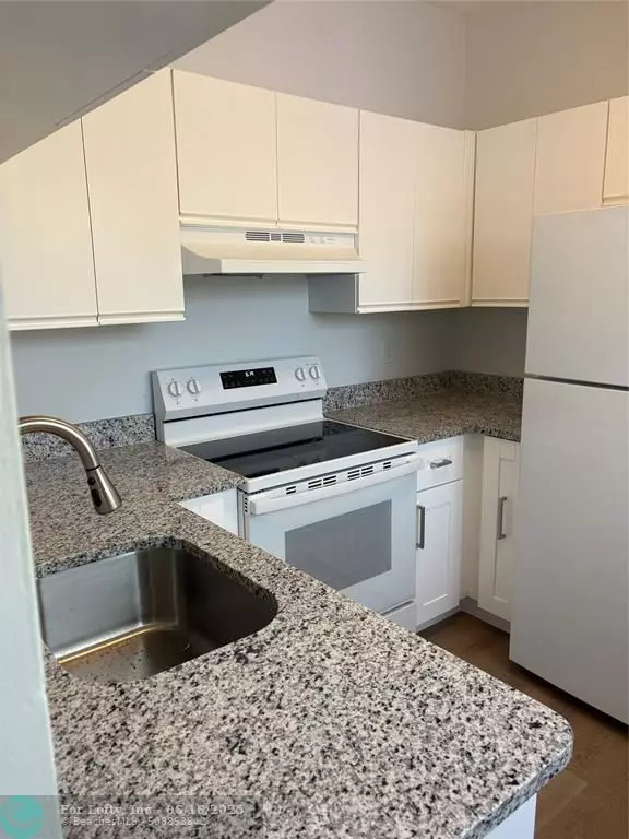 661 Cypress Lake Blvd #L20, Pompano Beach, FL 33064