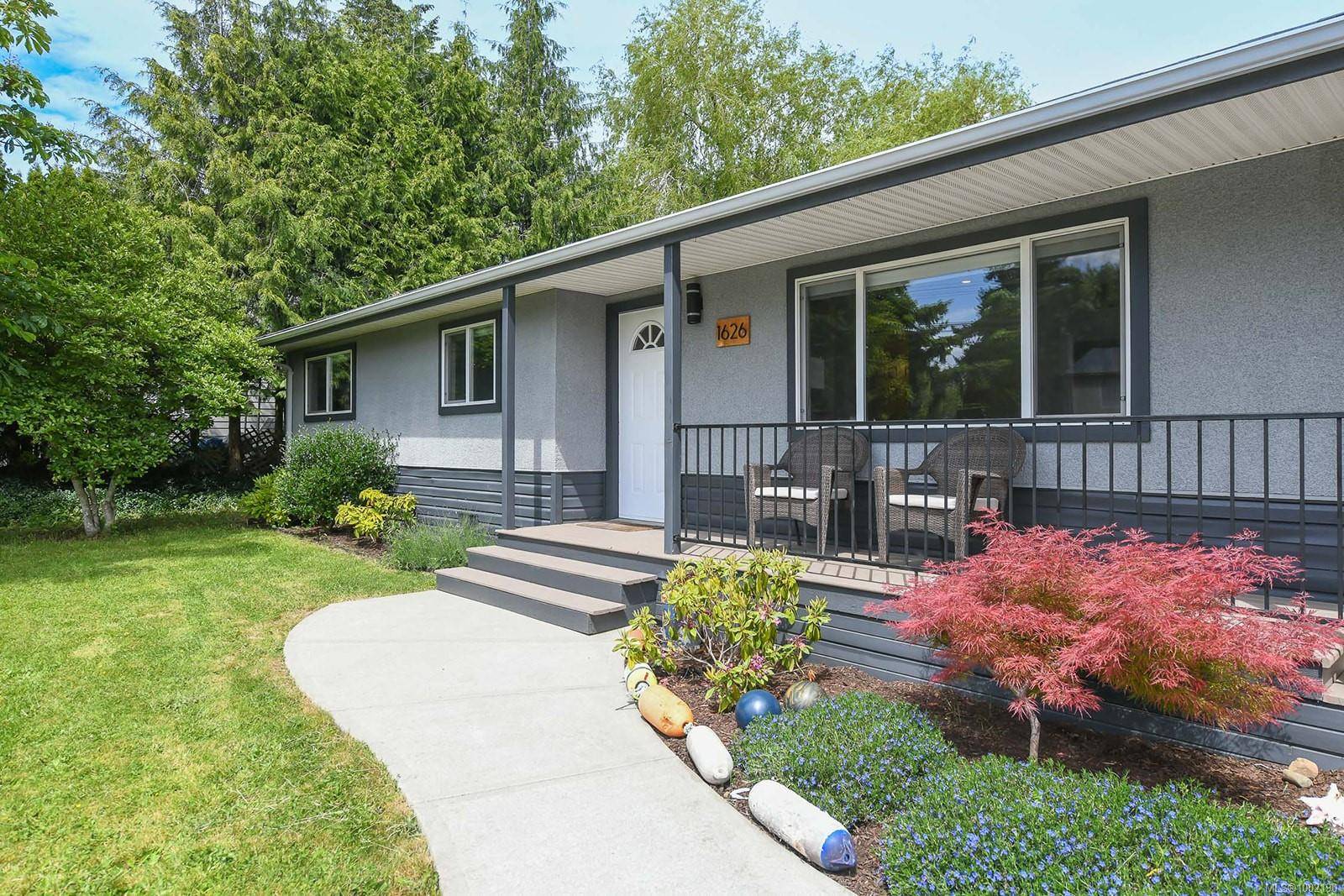 1626 Noel Ave, Comox, BC V9M 3K3