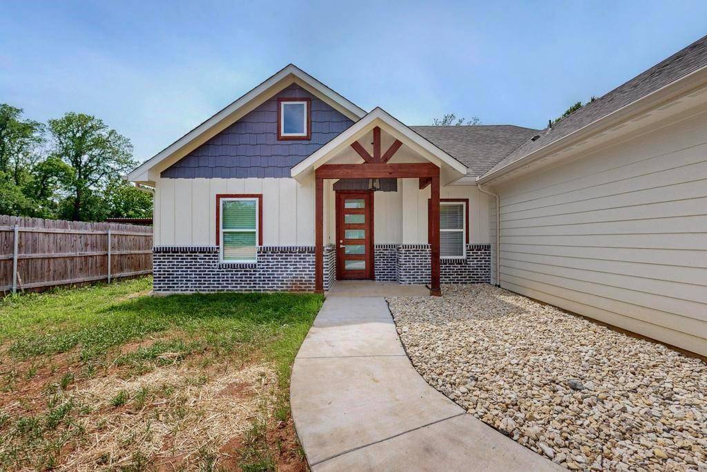 Cleburne, TX 76031,1208 S Brazos Avenue #B