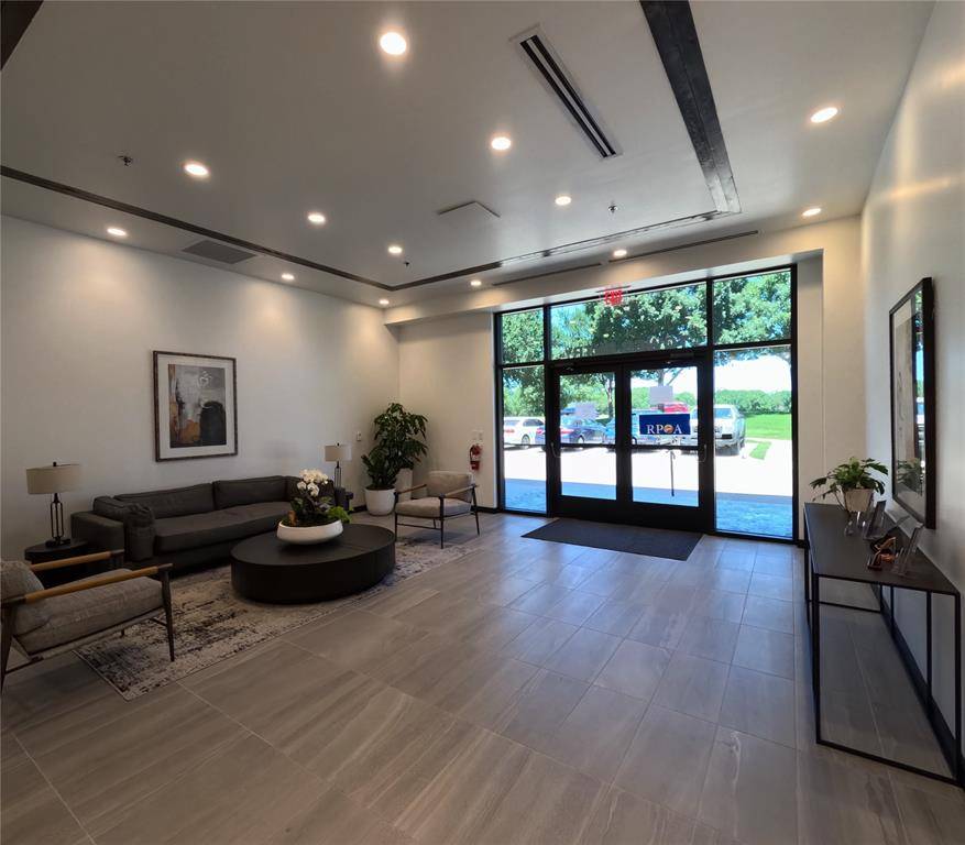 Plano, TX 75024,5060 Tennyson Parkway #215