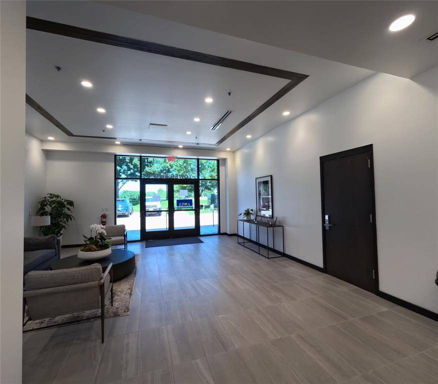 Plano, TX 75024,5060 Tennyson Parkway #215