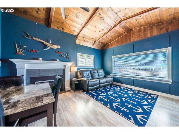 Lincoln City, OR 97367,3310 NW JETTY AVE #1